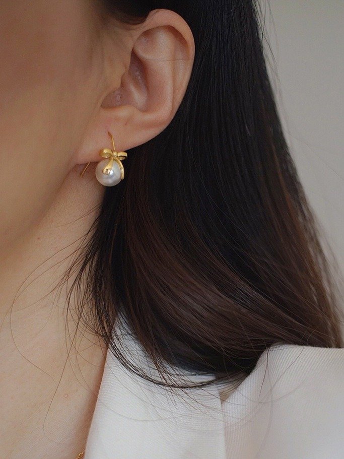 Bow Pearl Drop Earrings | 18K Gold Plated product image (3)