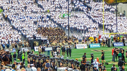 My pics from yesterday's big win over Charlotte. I'm not as good at this as @lynnfernphotography, but I did take my camera. 
...