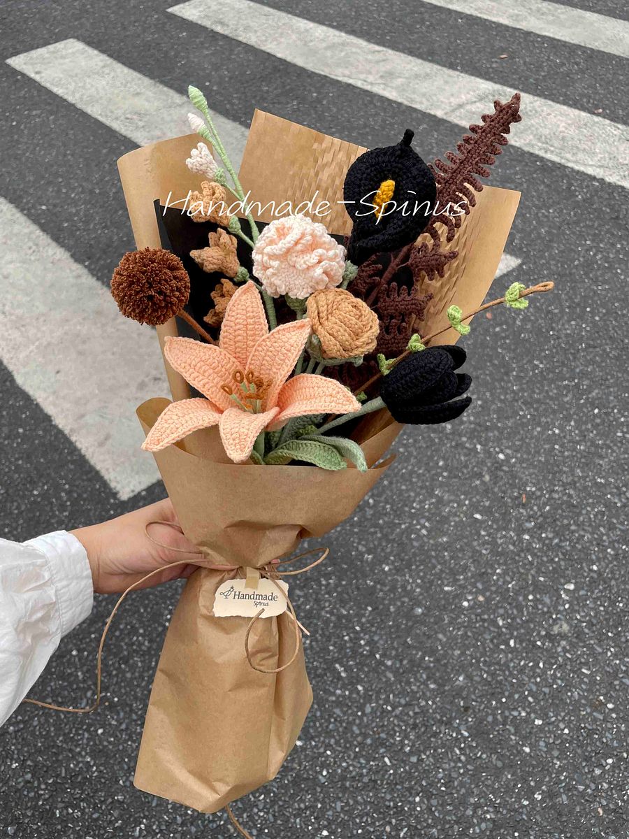 Autumn Leaves Kiss Crochet Knit Bouquet product image (1)