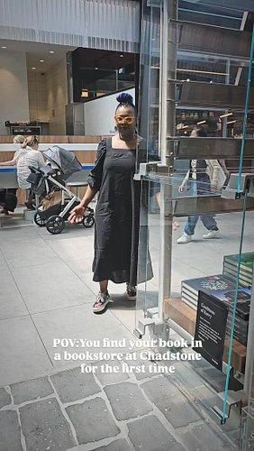 Finding my book at @readingsbooks in Chadstone was a bit overwhelming!!! 

#Plantparentingforbusypeople #lecaqueen #plantbook