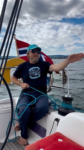Special edition sailing Oslo t-shirt 🇳🇴 

#originaltshirts #organiccotton #handpaintedsigns #marine  #sailingtshirt #sailor #...