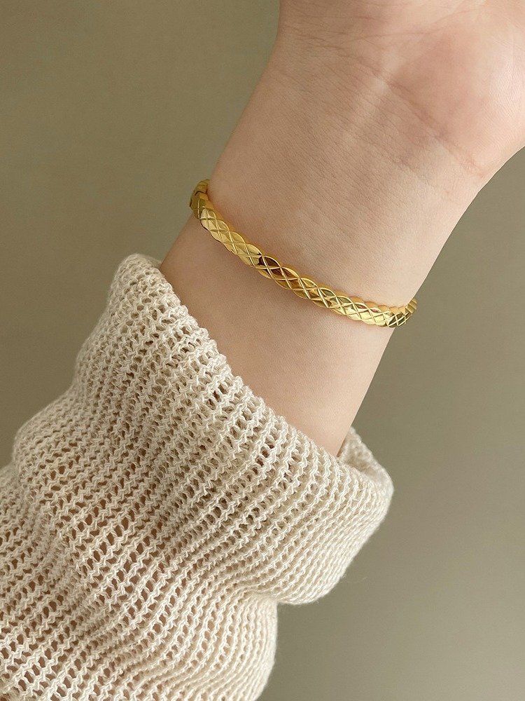 Twisted Diamond Bracelet | 18K Gold Plated product image (4)