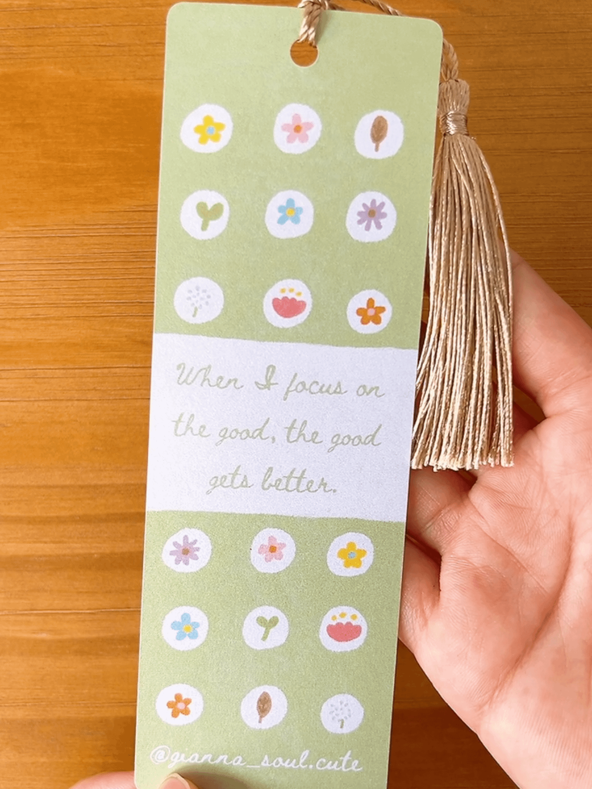 Focus on the good | Glitter Affirmation Bookmark product image (2)
