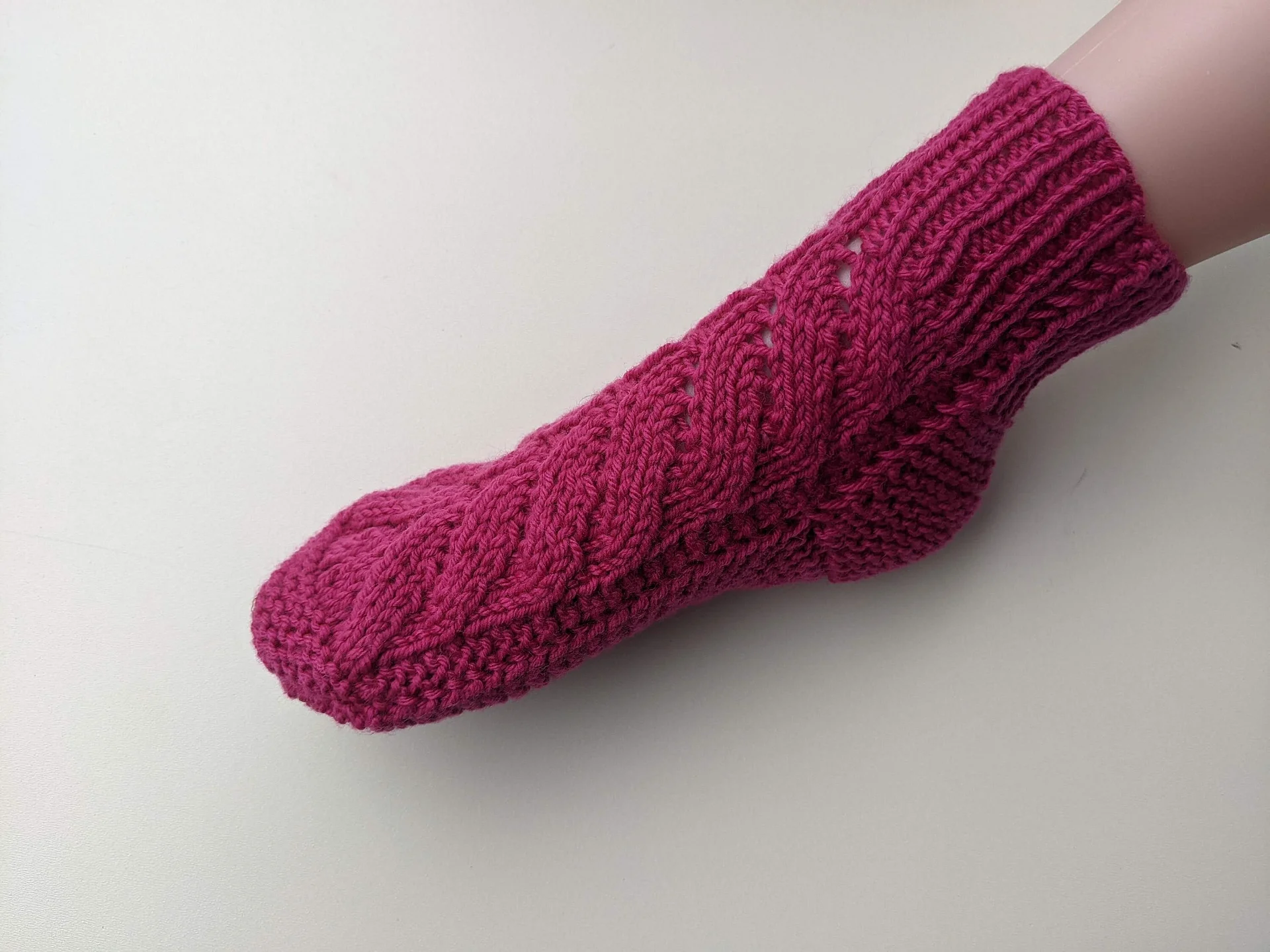 Two Needles Seamless Lace Knit Socks Pattern product image (8)