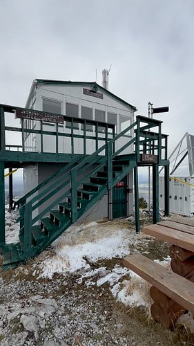 spring snow & summits 🏔️

w/ @letsgetlostoverland @cityescapeadventures @willbeere @charged.up.overland & @4wdabc