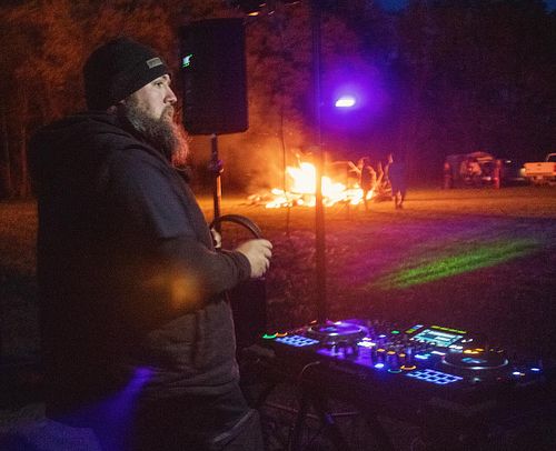 Friday night vibes.

#psytrance #progressivepsytrance #bonfire #weekendvibes