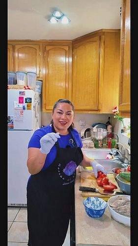Compartiendo  con ustedes un poco de lo que hacemos en el en VIVO,  están cordialmente invitados  a acompáñame!🤗👩‍🍳🔪🍴

Síguem...