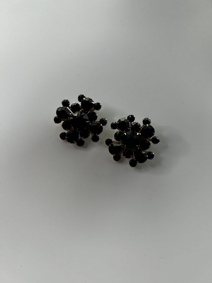 Vintage Gold Tone Black Flower Starburst Clip On Earrings product image (1)