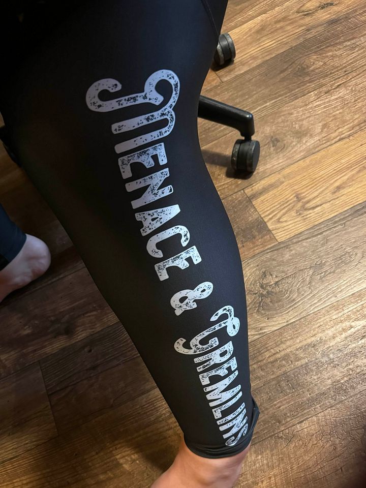 Court Sigil Leggings product image (2)