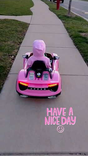 Drive on into the week ahead! #mondaymood #pinkcadillac #theyseemerollin #littlepinkcar