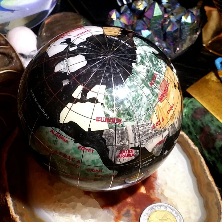 493.3g Gemstone Globe Paperweight with Black Glass Water product image (1)