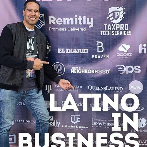 Live from #QueensNY at the #tech and #businessevent of @negozeeig where #latinosinbusiness are meeting up and learning about ...