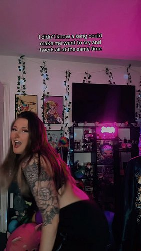 Crying, twerking, head banging #sleeptoken #caramel #caramelsleeptoken #gamergirl #egirl #egirls #gamergirls #alt #altmusic #...