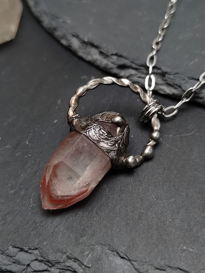 Sorcery Talisman - Blood Phantom QTZ product image (1)