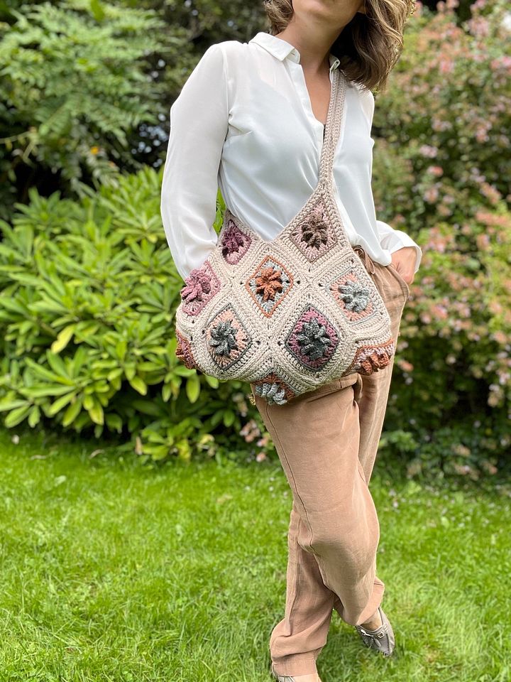 Granny Square Bag Crochet Pattern / Flower Crochet Bag / Easy Tote or Crossbody Bag Pdf product image (1)