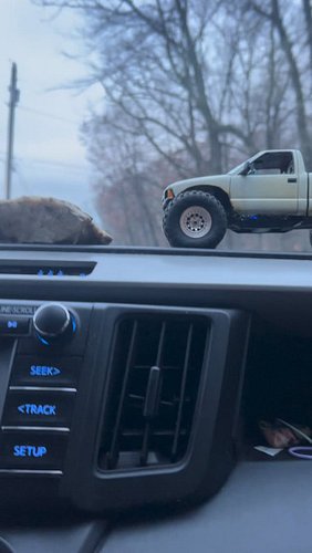 Whatup dash gang, chillin with @poktnife  #scx24 #rccrawler