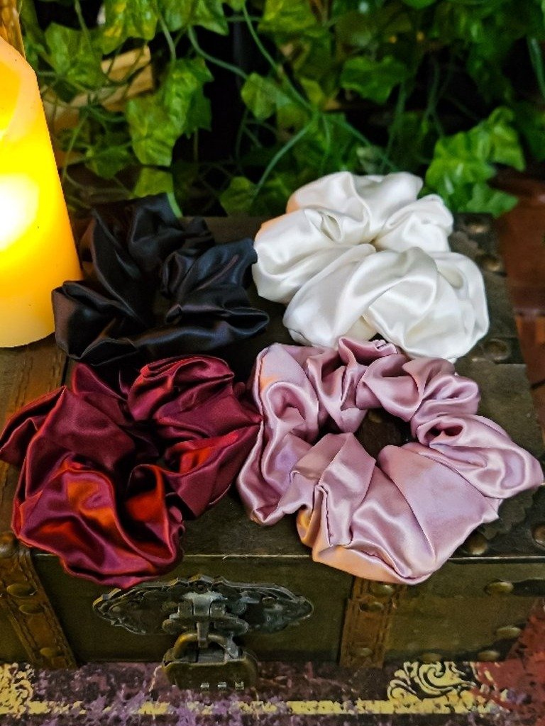 The Armored Kingdom Maiden's Tie Mulberry Silk Scrunchies (4 in a Pack) product image (2)