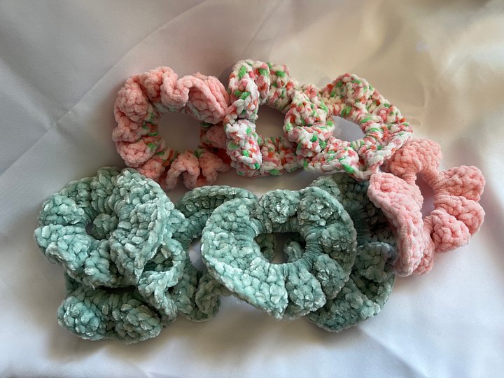 Velvet Luxe Scrunchies product image (1)