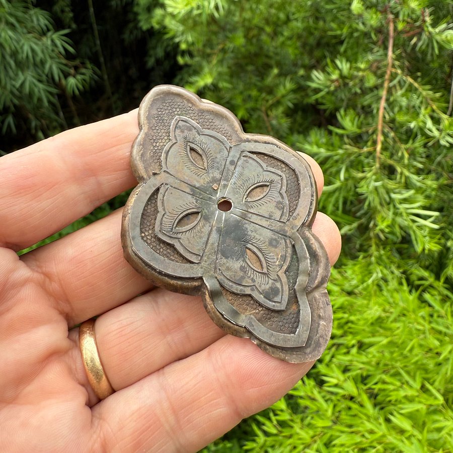 🎎 Mid-Showa Japanese Brass Fusuma Pull with Stylized Etching – Japan Antique Roadshow product image (5)
