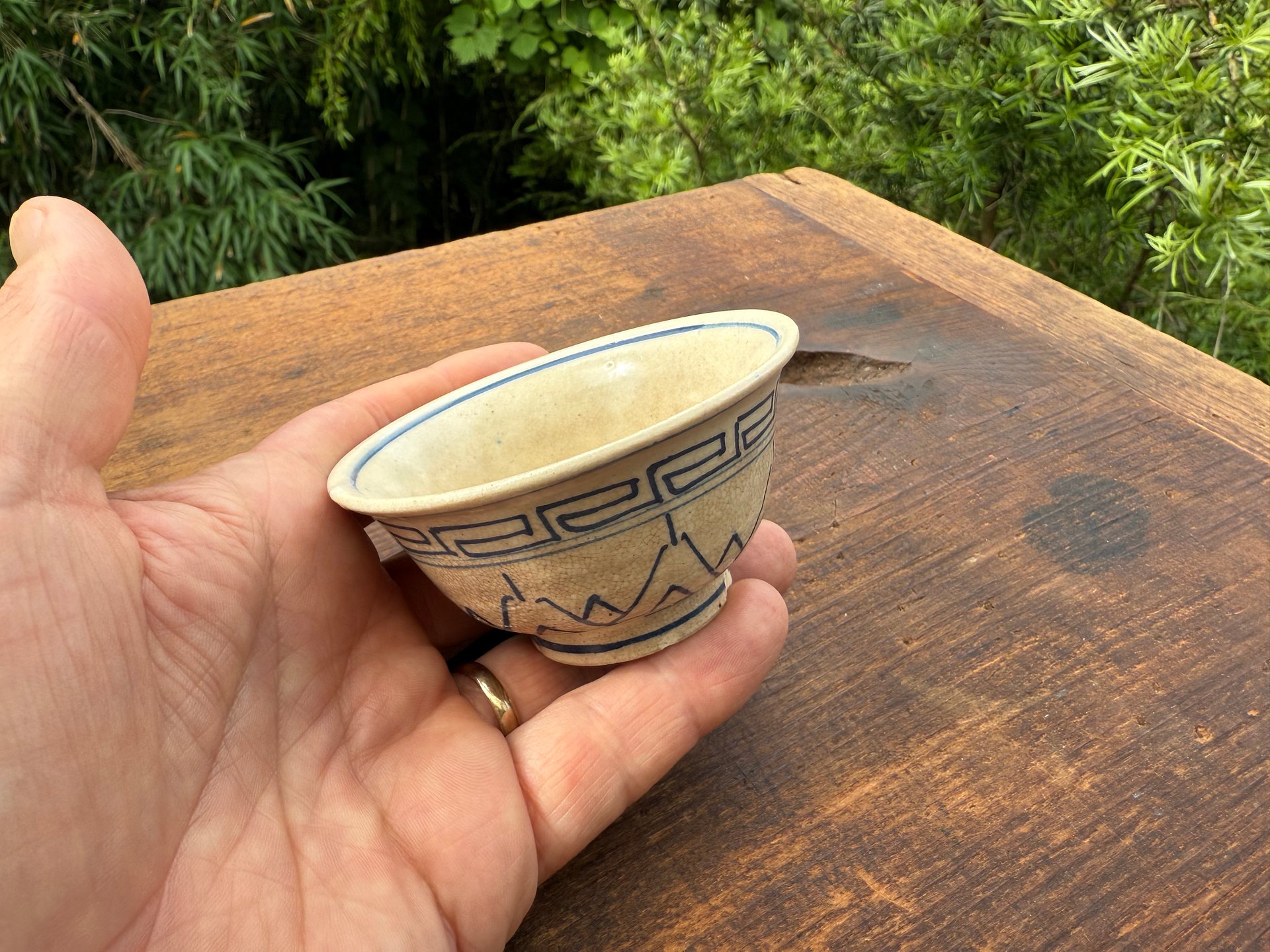 🎎 Hand-Painted Guinomi Sake Cup with Foot Chips – Showa Era – Japan Antique Roadshow product image (8)