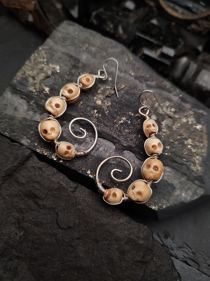 Earrings Bone Vault - Spiral Skulls Epic product image (1)