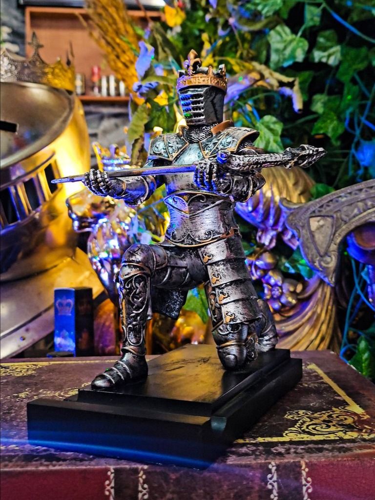 The Armored Kingdom Oathsworn Guardian Knight Stand Holder product image (5)