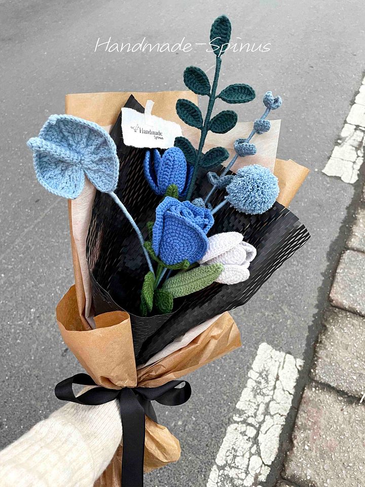 Greyblue Palm Crochet Knit Bouquet product image (2)