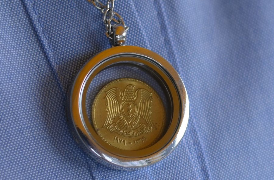 عقد يضم قطعو نقدية سورية قديمة 1979 product image (1)