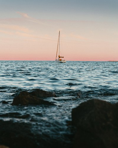 Ocean views + creative muses — exactly what I needed. 🖤 Where do you go when you need to reset?