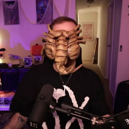 face(Huggapillar) 
thats all ill be saying. 😳
Alien Romulus video out now!