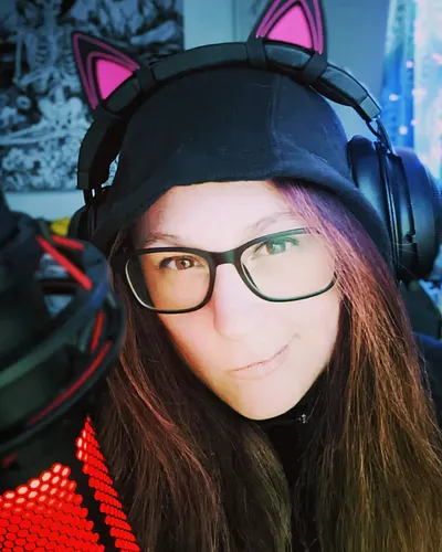 And in this perfect weather we'll find a place t o g e t h e r 😎🖤🤘🎮 (ps: loving my GA specs 🖤) #twitchaffiliate #twitchstreamer