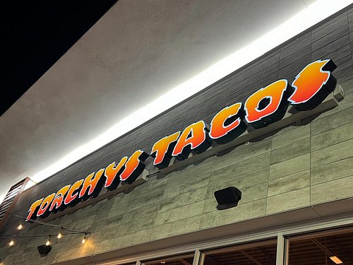 Finally stopped by @torchystacos in Altamonte Springs last night and it was like I was back in Austin. The Naughty Santa (Tac...