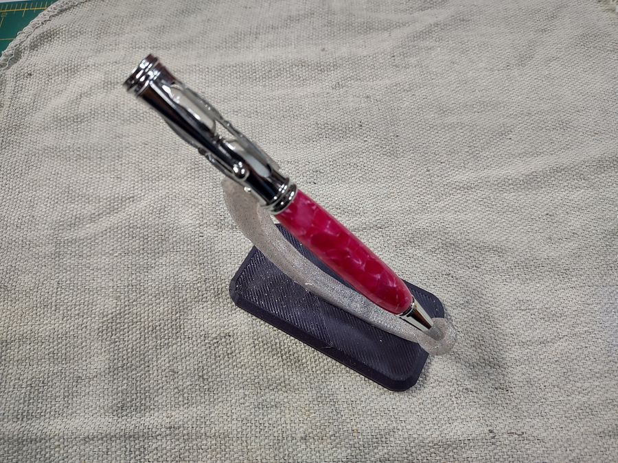 Pink Elegance: Hourglass Twist Ballpoint Pen – A Timeless Writing Experience product image (3)