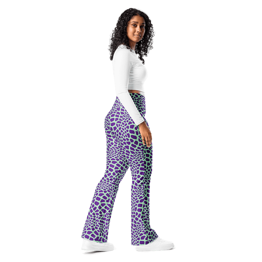 Green Giraffe Flare Leggings product image (7)