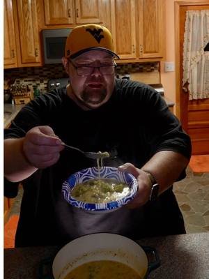 This high-protein broccoli cheddar cottage cheese soup is wild, dawg. Crazy creamy, stupid easy, and perfect for anyone trying to lose weight without eating bland food. If you want more low-cal comfort meals like this, hit follow 💙💪 #lessofus #highproteinsouprecipe #weightlossmeals2025 #healthycomfortfood #lowcalrecipes 