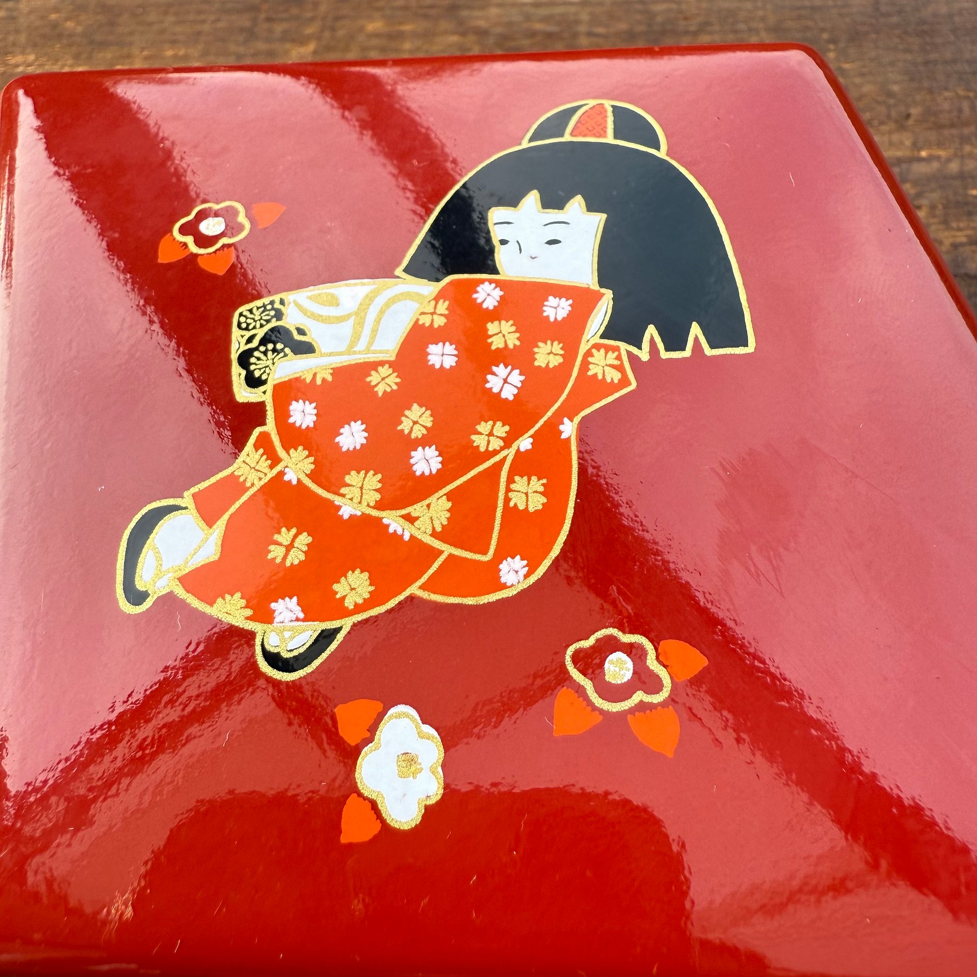 🎎 Lacquered Japanese Box with Dancing Child Motif – Late Showa Era or Newer – Japan Antique Roadshow product image (4)