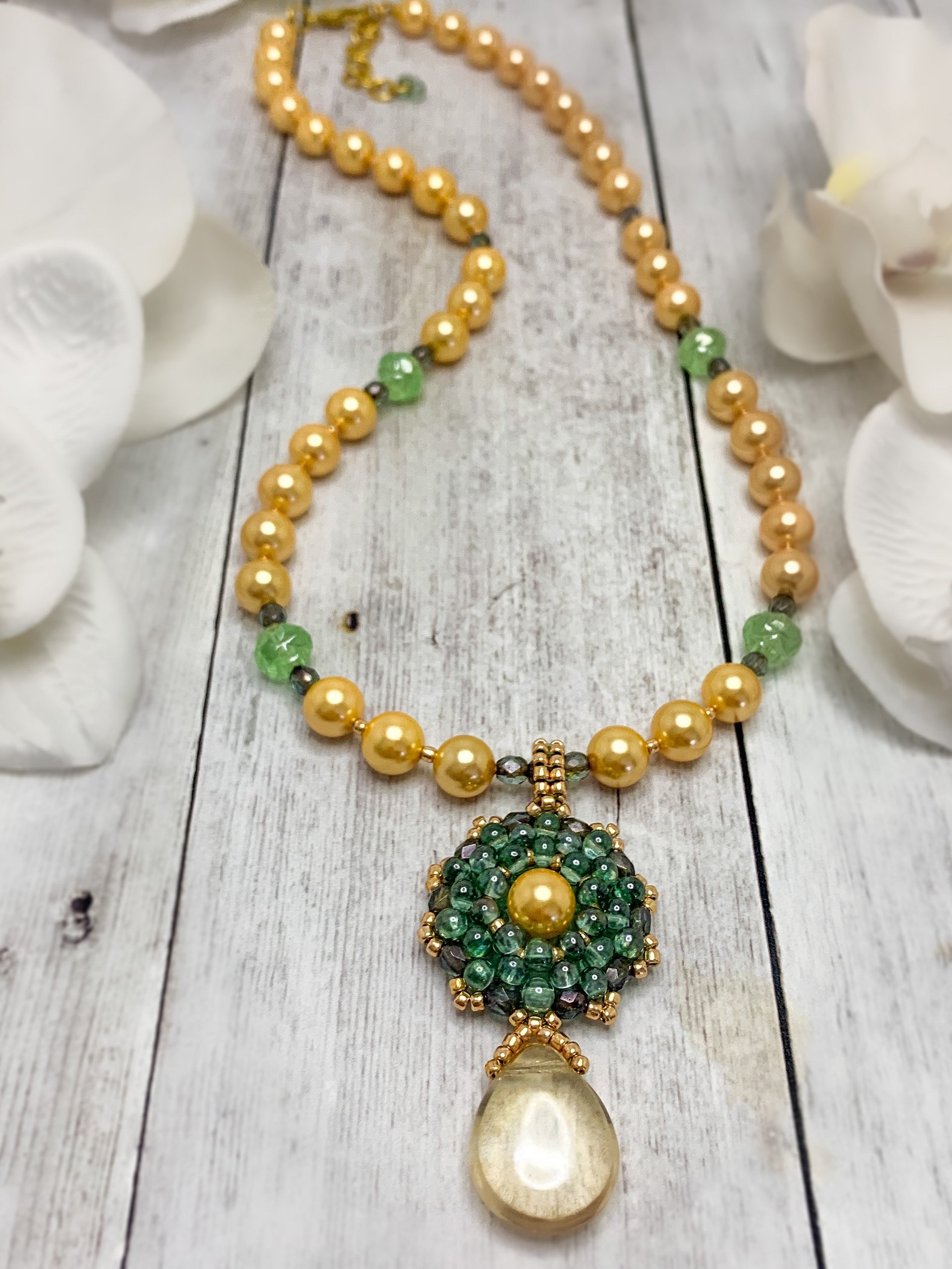 Majesty Beaded Necklace and Earrings Set - Yellow product image (5)