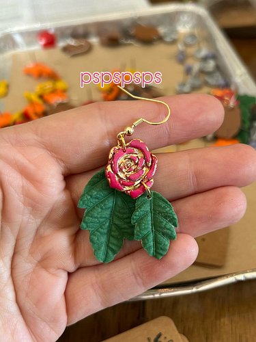 During the last Twitch stream I spent hours making leaves for these beauties. Here they are assembled and ready to go on your...