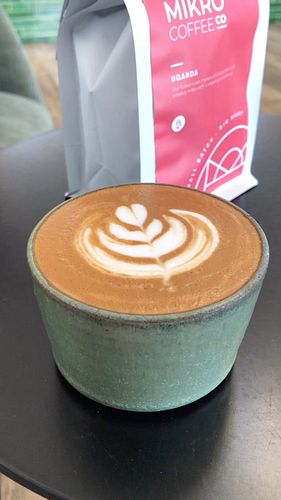 UGANDA roast flat white☕️🇿🇦🤍

#ugandaroast #mikrocoffeeco #geraldsmithart #projecthousemedia #hermanustourism #coffeeroasters...