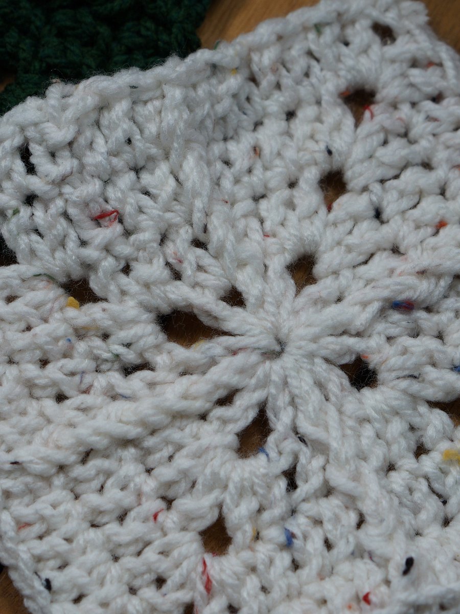 Simple granny square design pdf pattern product image (2)
