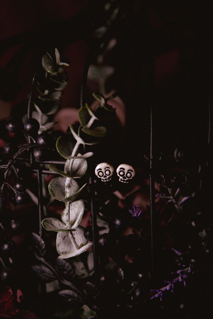 Sneaky Skulls product image (1)