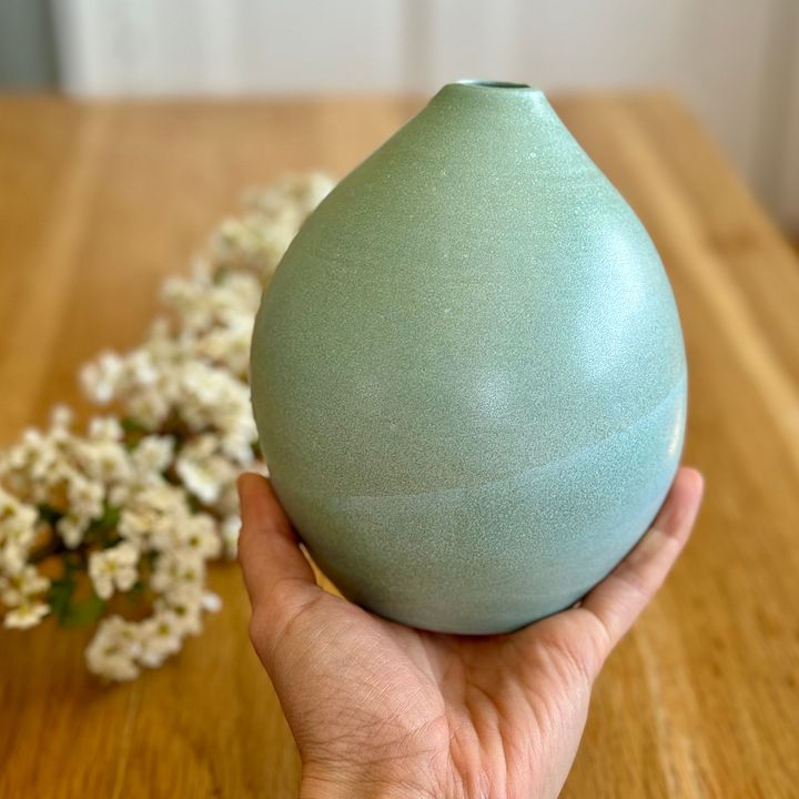 Medium flower vase product image (2)