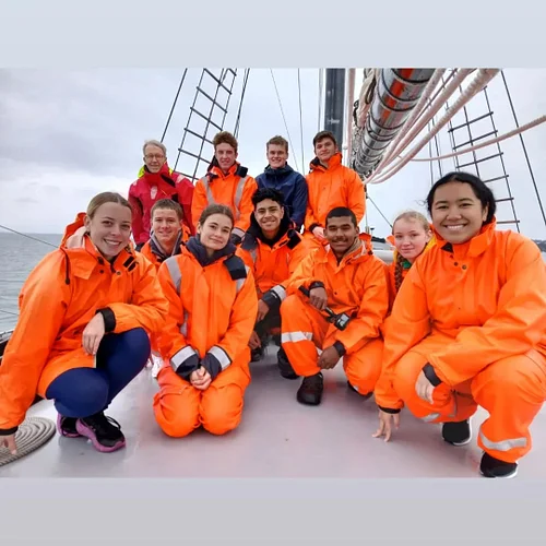 Guess I'm too late at uploading 🤦
Pic 1: Our group ⚡🏴‍☠️
Pic 2: Releasing some random sail 😂💀🌊
(Voyage 920) @ SOA NZ 🇳🇿

#sai...