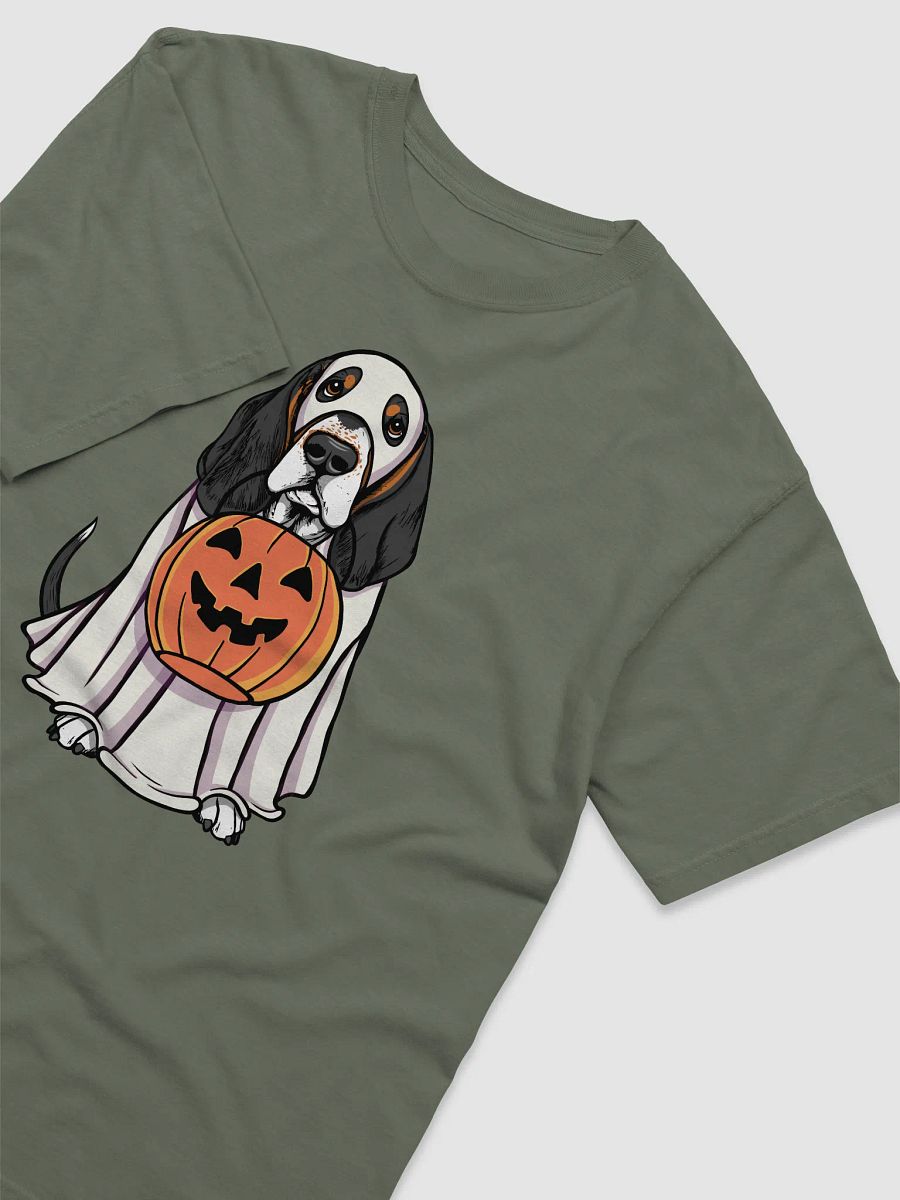 Funny Halloween Basset Hound(Tricolor) T-Shirt | Funny Basset Hound Wearing a Ghost Costume and Holding a Pumpkin Basket product image (10)