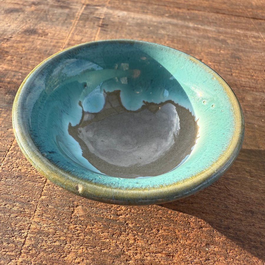 🎎 Modern Japanese Sake Cup with Layered Ash & Iron Glaze – Japan Antique Roadshow product image (8)