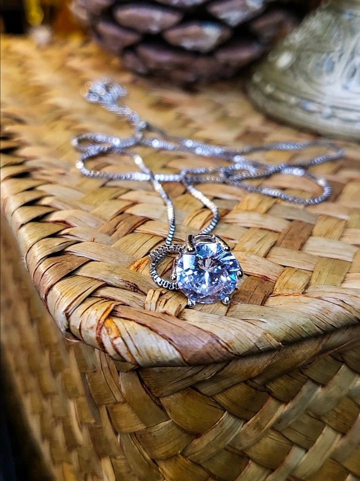 The Armored Kingdom Enchanted Radiance Pendant Necklace product image (1)