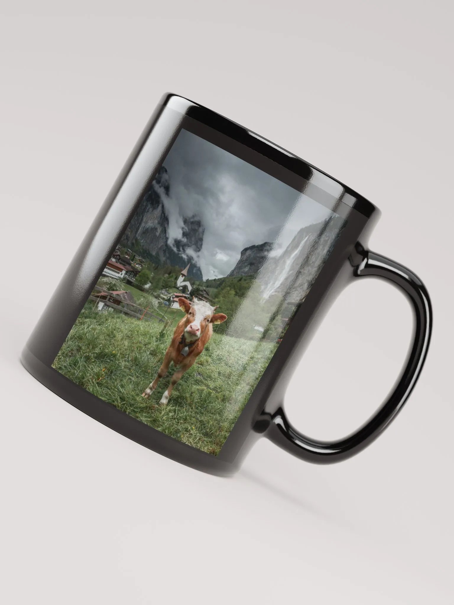 Cow in Lauterbrunnen product image (4)