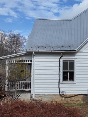 The Old Parks Farm #oldfarmhouse #oldbarn #virginia