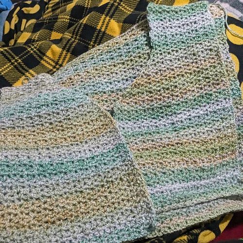 Making progress on my Toni Cuffed Cardi by @tlyarncrafts 
My front panels are a little different, I wanted a bit more coverag...