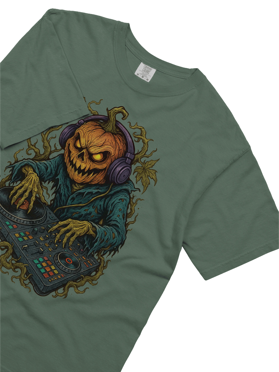Theatrically Jerry: "DJ Jack-O-Lantern Spins Halloween Beats" T-Shirt product image (4)